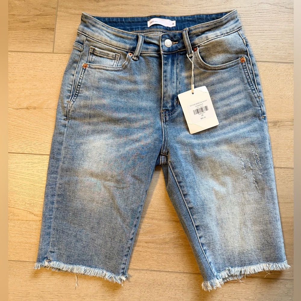 🌶️ NWT TNR from DOWNEAST Jean shorts Frayed Hem Denim Shorts. Size 28
